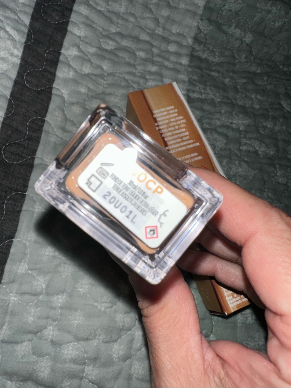 Urban Decay Stay Naked Liquid Foundation - 40CP - Picture 4 of 5
